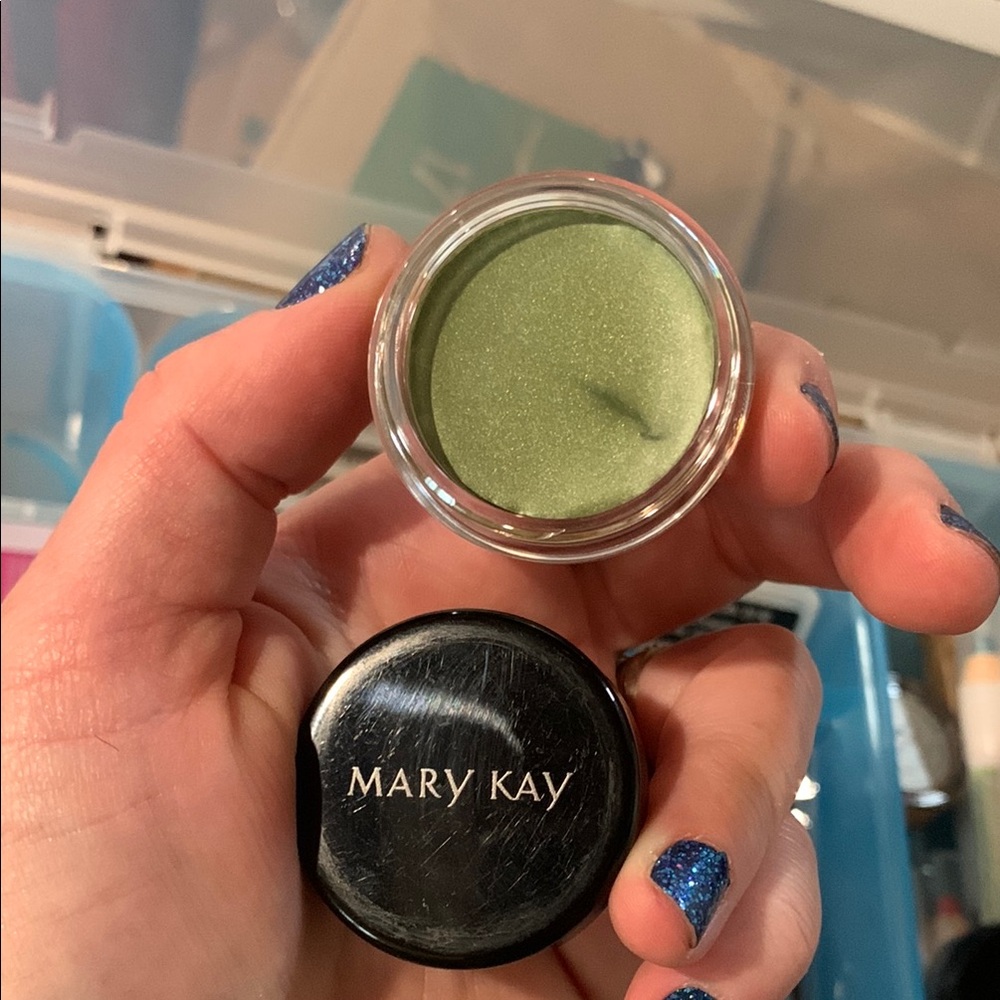 Mary Kay Meadows Grass Green Eyeshadow